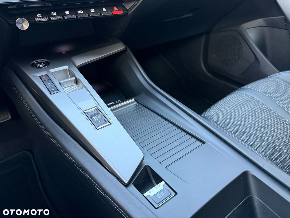 Peugeot 308 1.6 Hybrid PHEV Allure EAT8 - 18