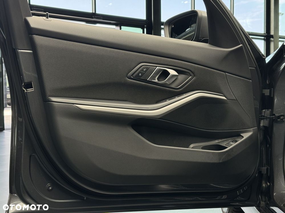 BMW Seria 3 318i - 14