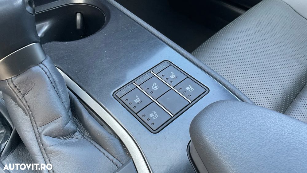 Lexus UX 250h (E-FOUR) Luxury Line - 18