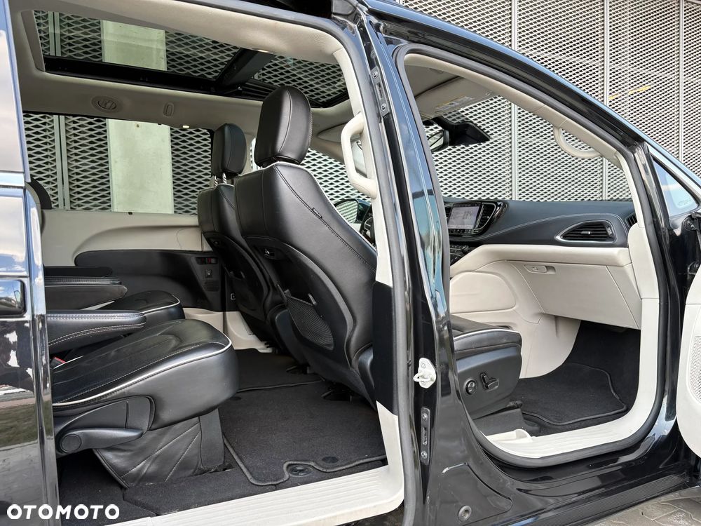 Chrysler Pacifica - 15