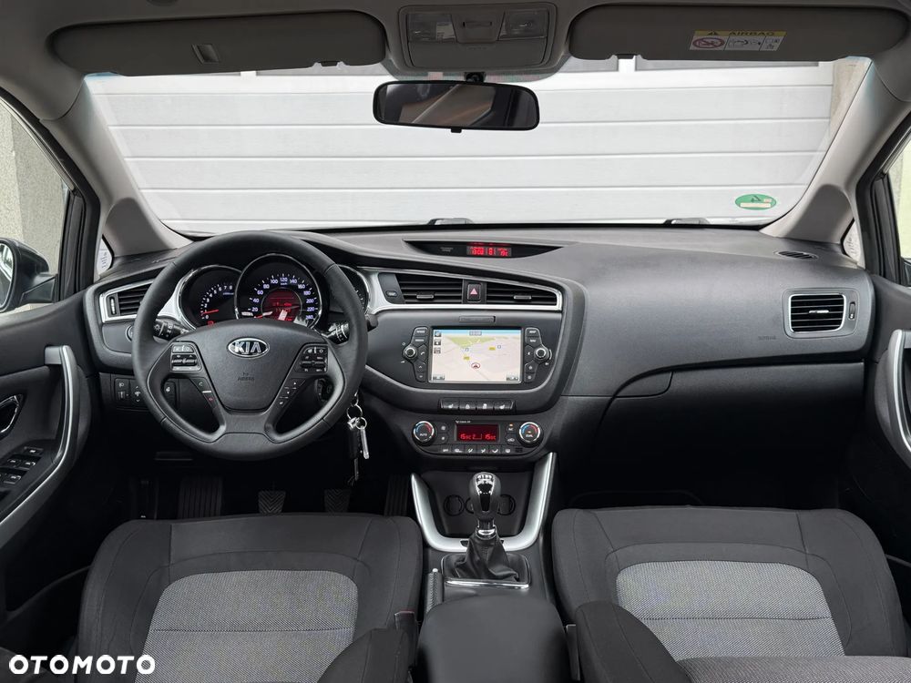 Kia Ceed 1.6 GDI Dream-Team Edition - 25