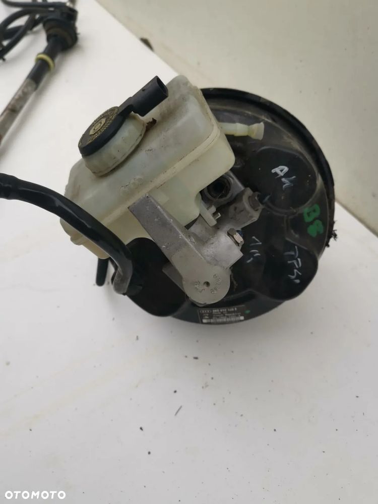 POMPA SERWO HAMULCA 8K0612103E AUDI A4 B8