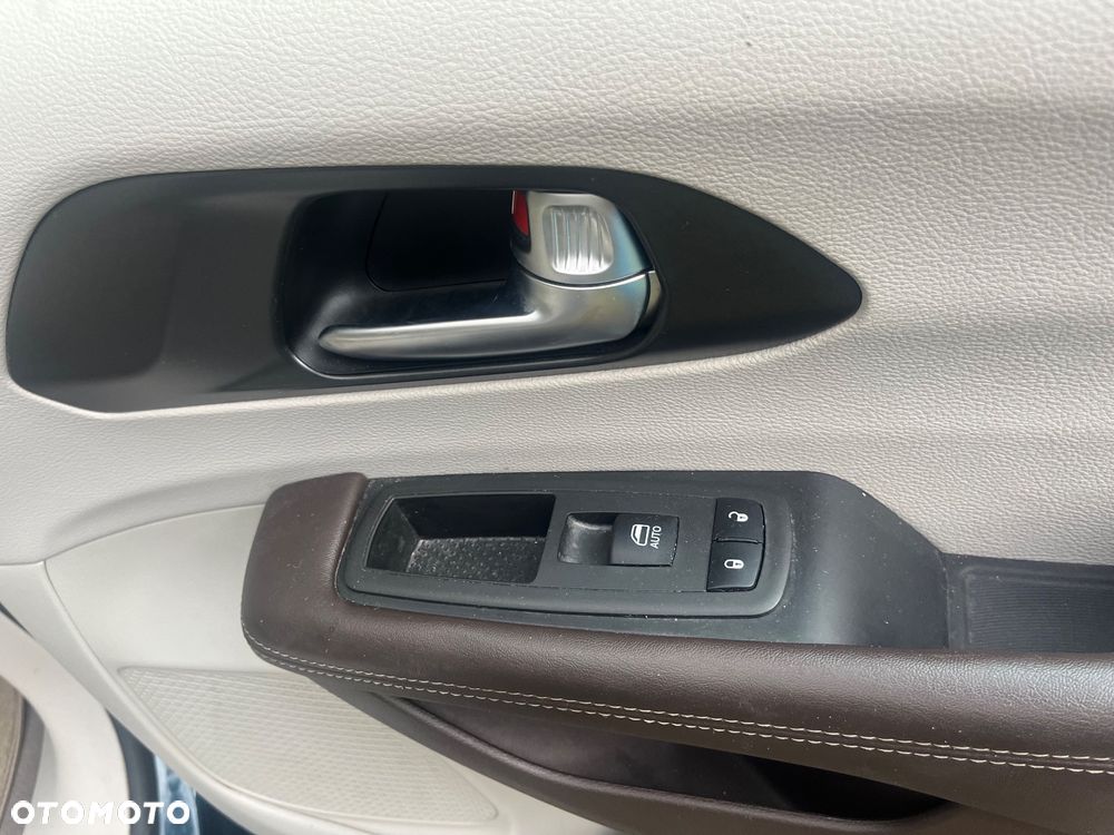 Chrysler Pacifica - 12