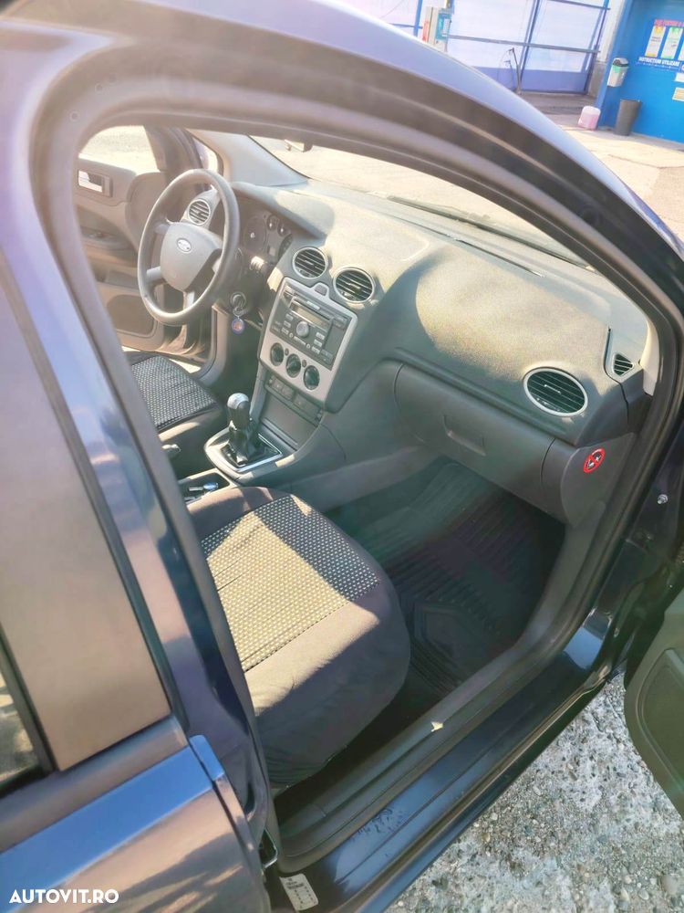 Ford Focus 1.6 TDCi DPF Ambiente - 4