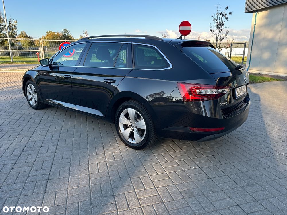 Skoda Superb 2.0 TDI DSG Ambition - 6