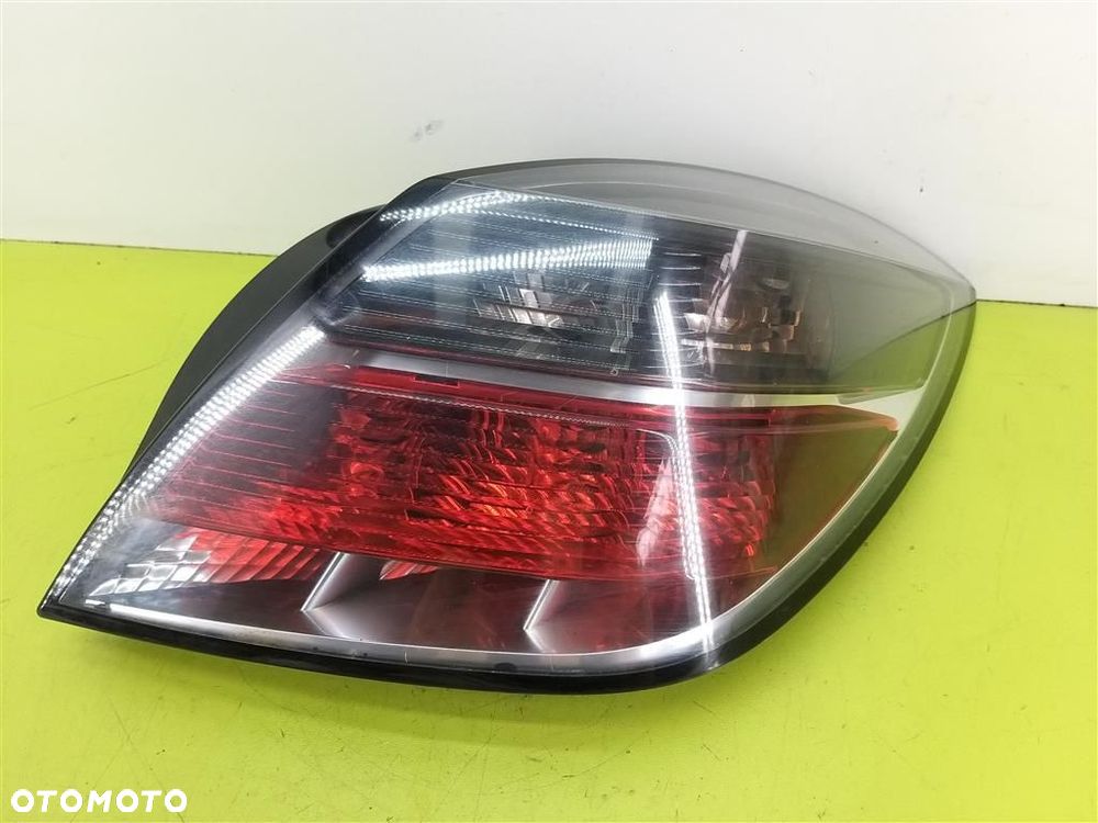 Lampa prawa tylna tył Opel Astra III H GTC 2004-2013 24451834 008748-02 - 1