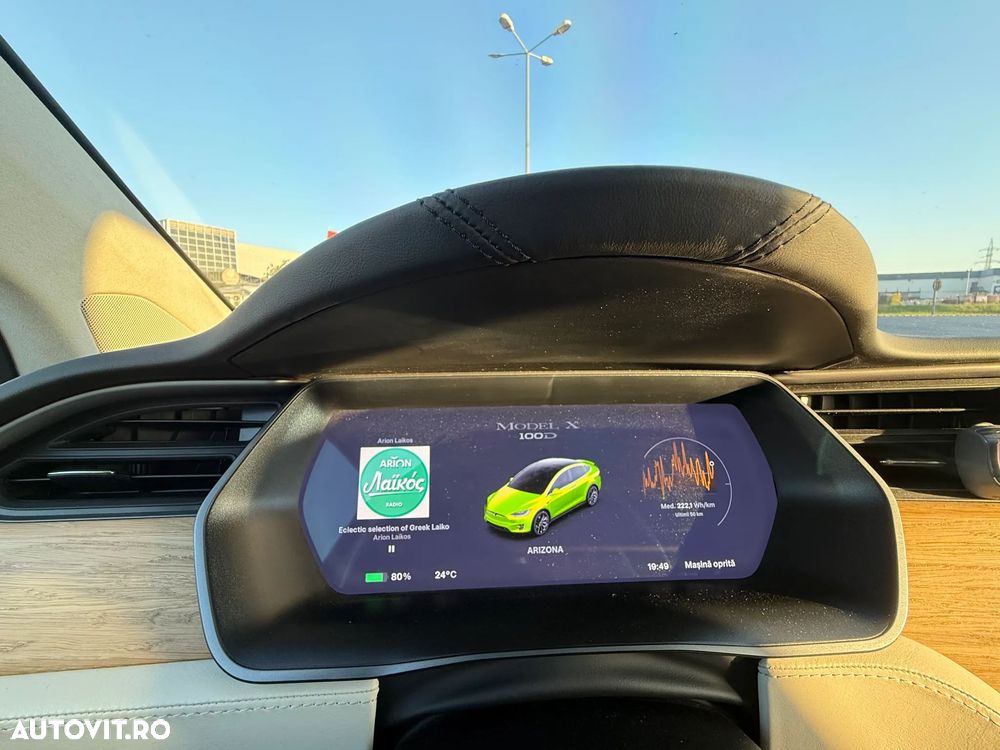 Tesla Model X - 23
