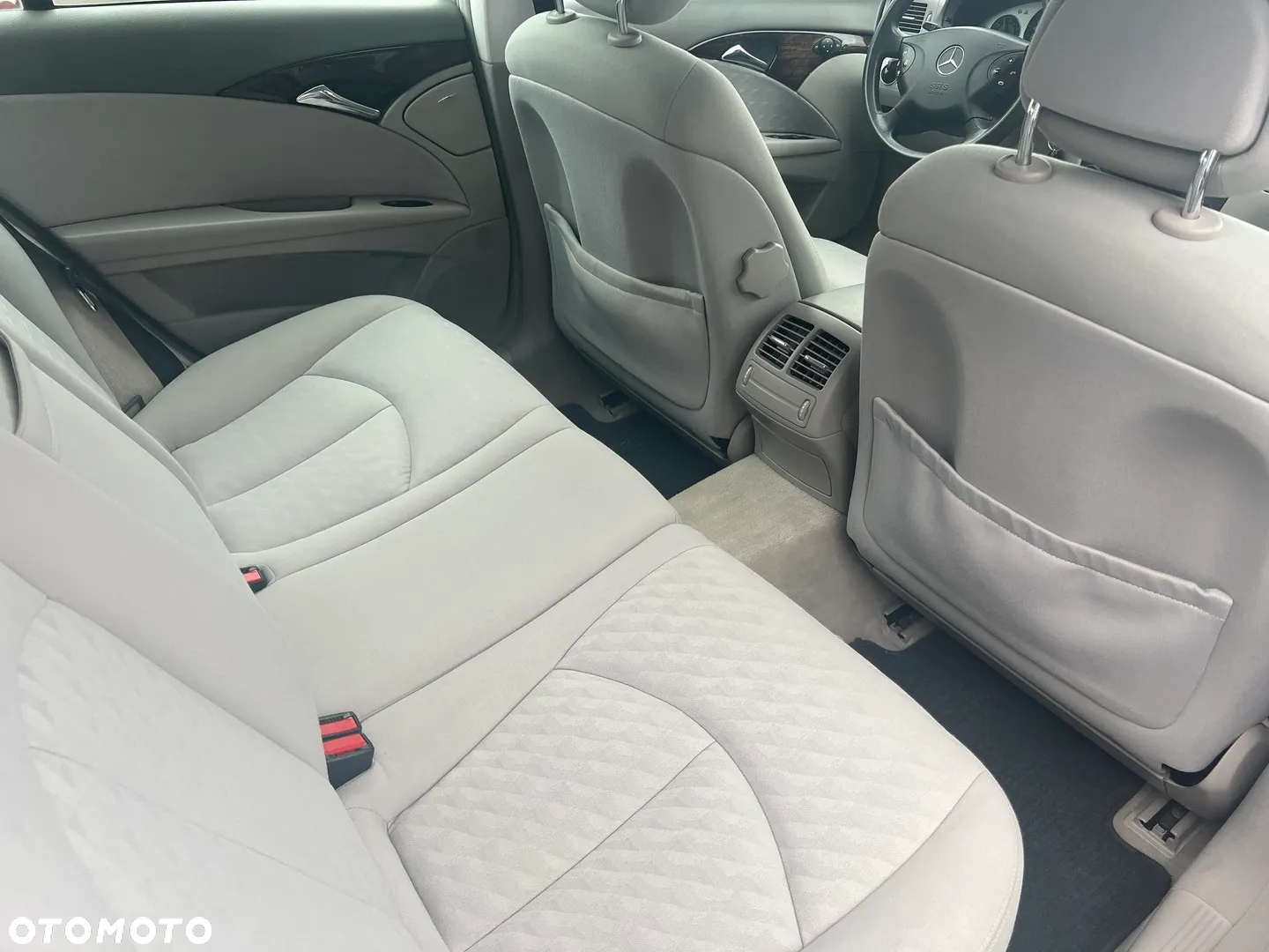 Mercedes-Benz Klasa E 200 T Kompressor Automatik Classic - 17