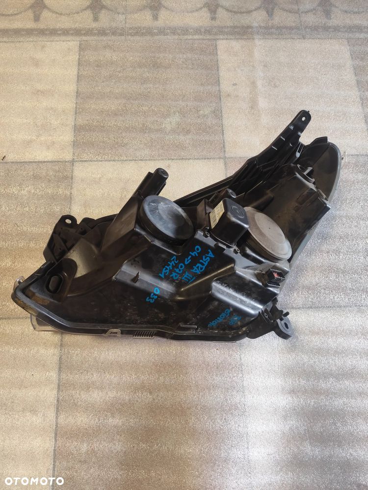 Reflektor Prawy Opel Astra H Ciemny - 8