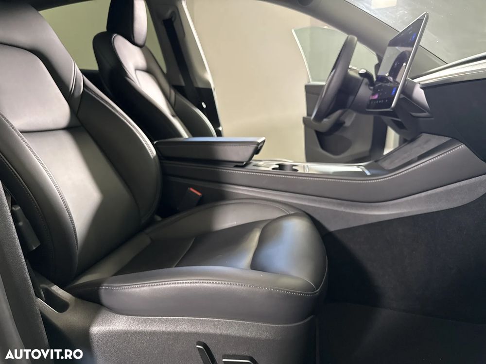 Tesla Model Y AWD Performance - 12