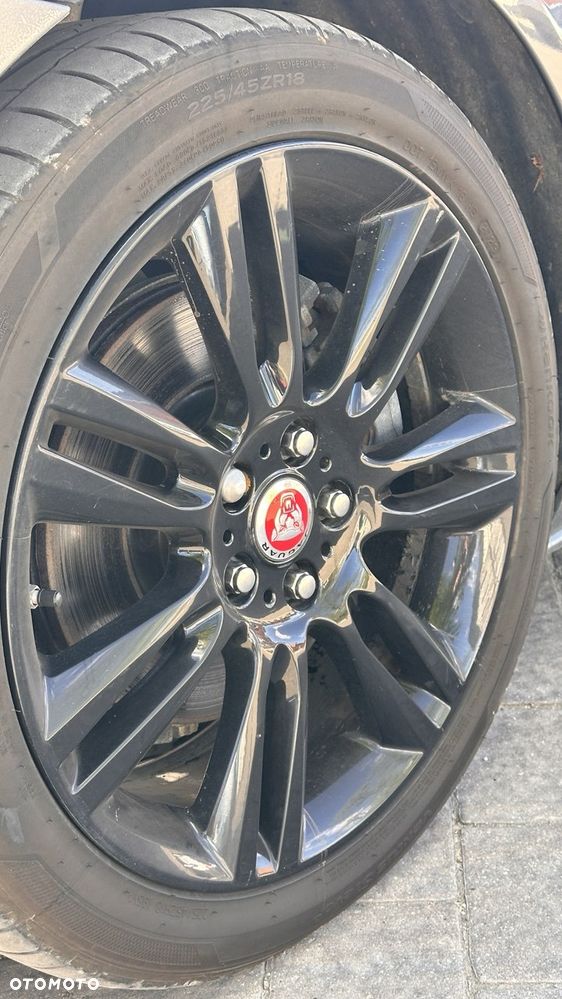 Jaguar XE 20d R-Sport - 12