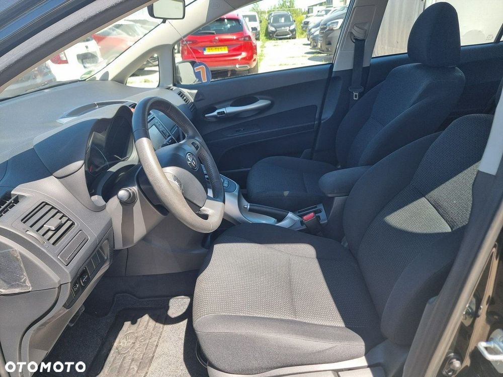 Toyota Auris - 11