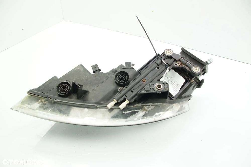 3D1941016G Volkswagen Phaeton 6.0 W12 2003 sedan Lampa prawa przód - 3