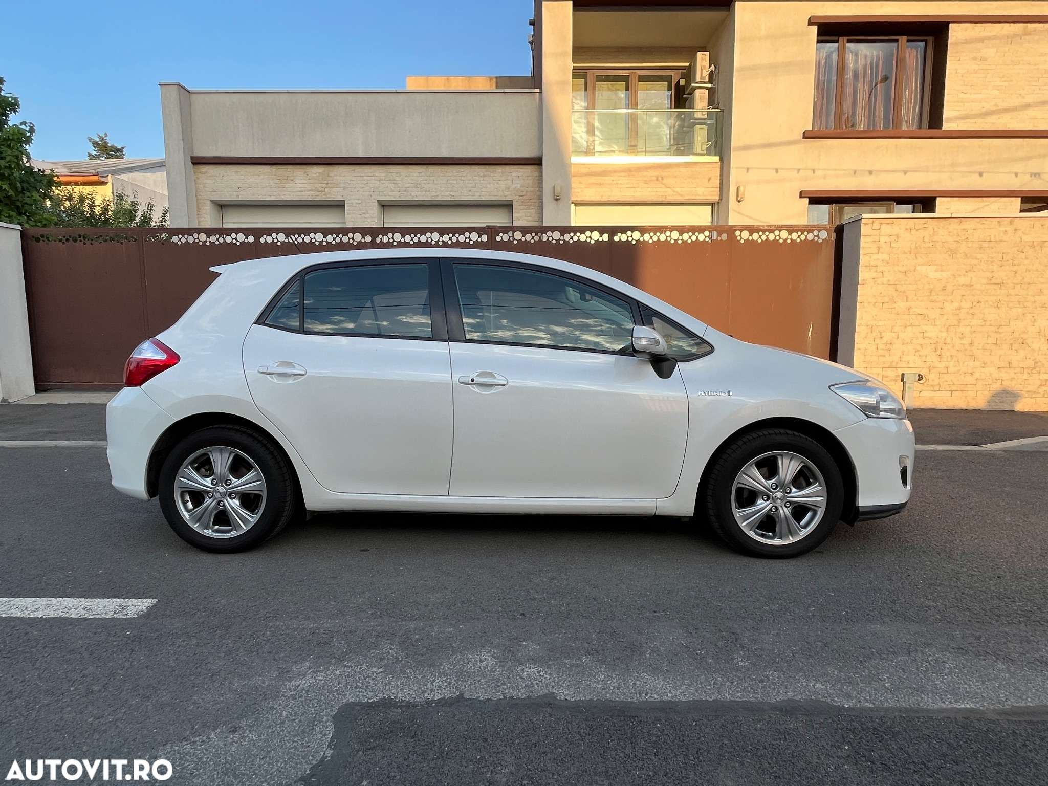 Toyota Auris 1.8 L VVT-i HSD Sol - 6