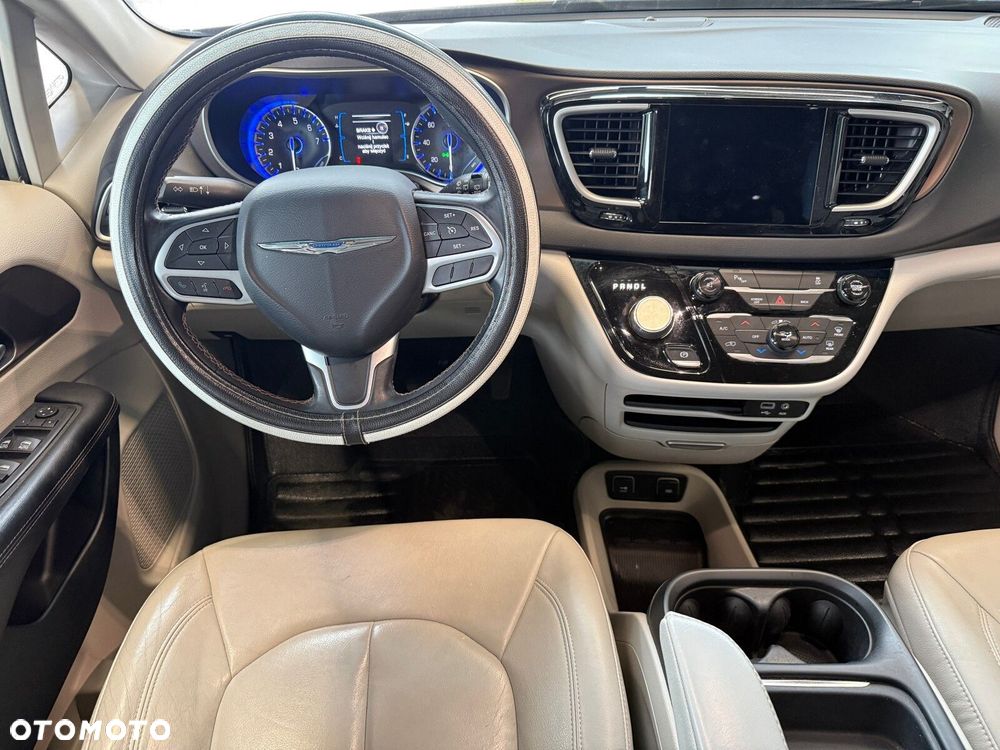 Chrysler Pacifica - 19