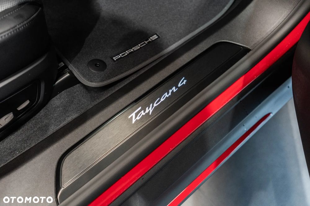 Porsche Taycan 105kWh 4 Black Edition - 35