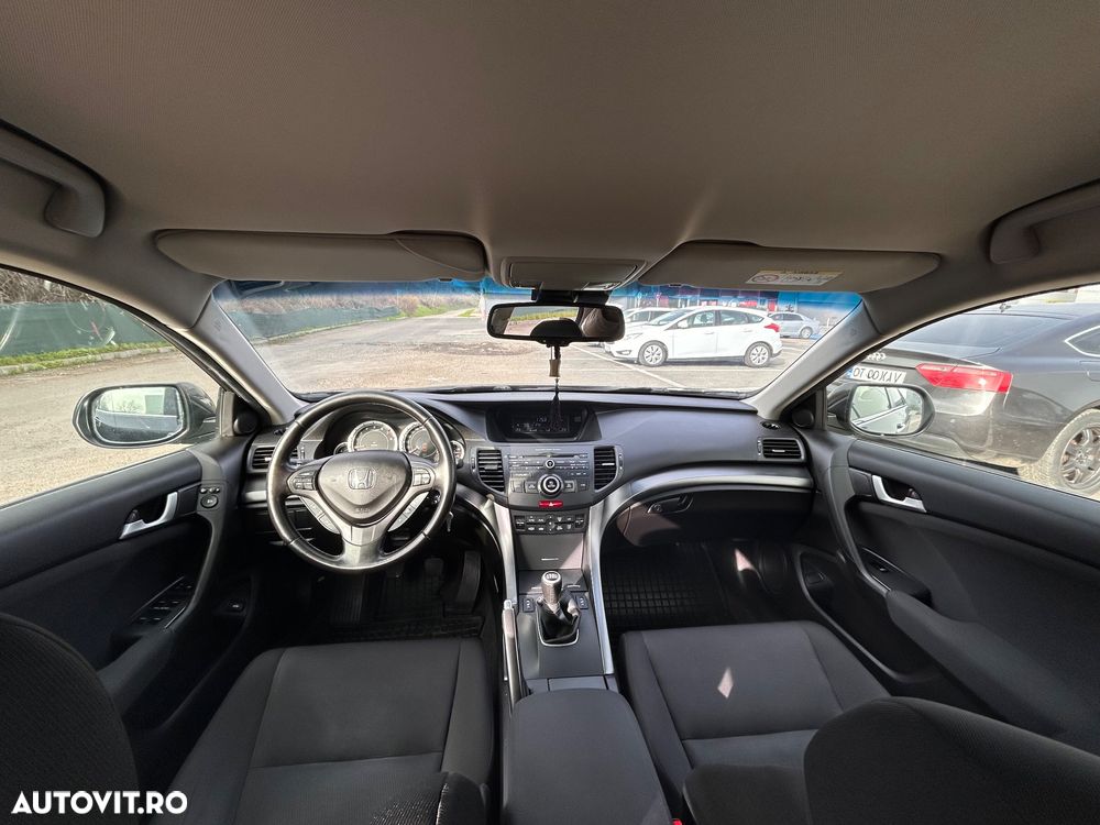 Honda Accord 2.0i MT Lifestile - 18