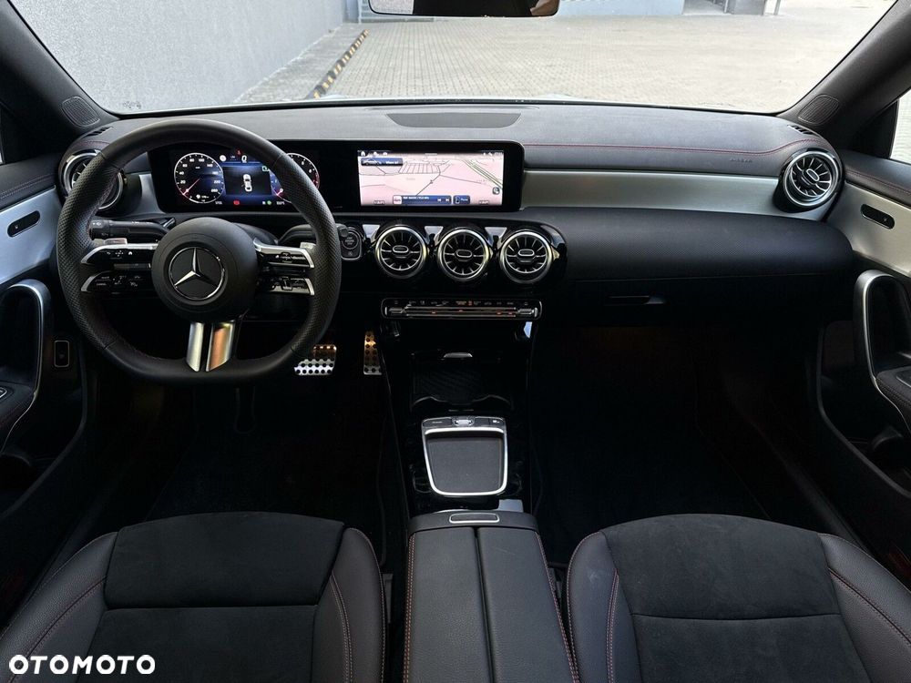 Mercedes-Benz CLA 200 AMG Line 7G-DCT - 16