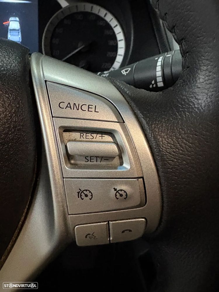 Nissan Navara 2.3 dCi CD 4WD Tekna AT - 25