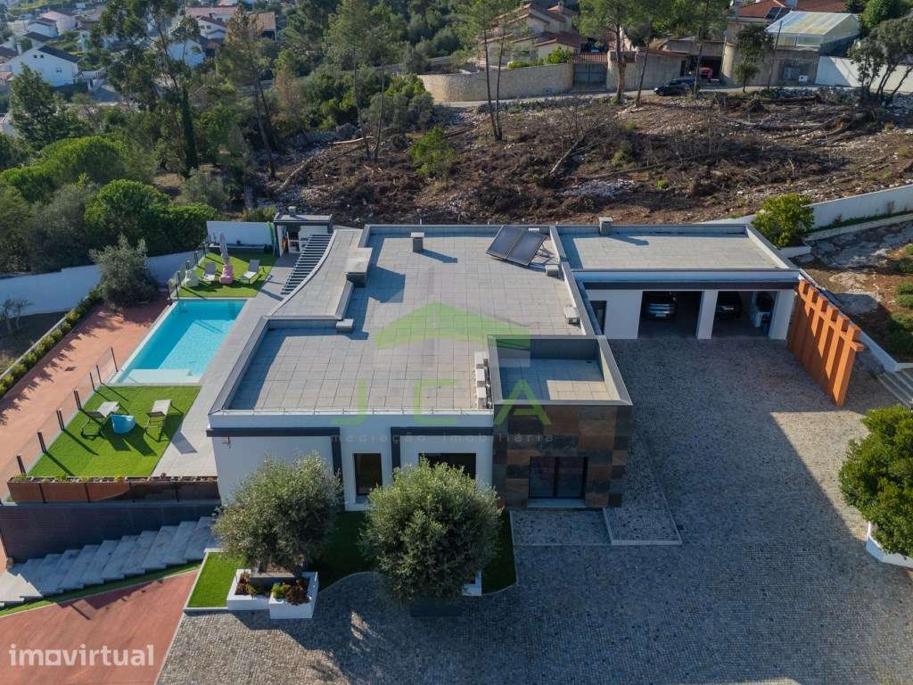Moradia V3 recente com piscina e vista para a serra - Grande imagem: 3/53