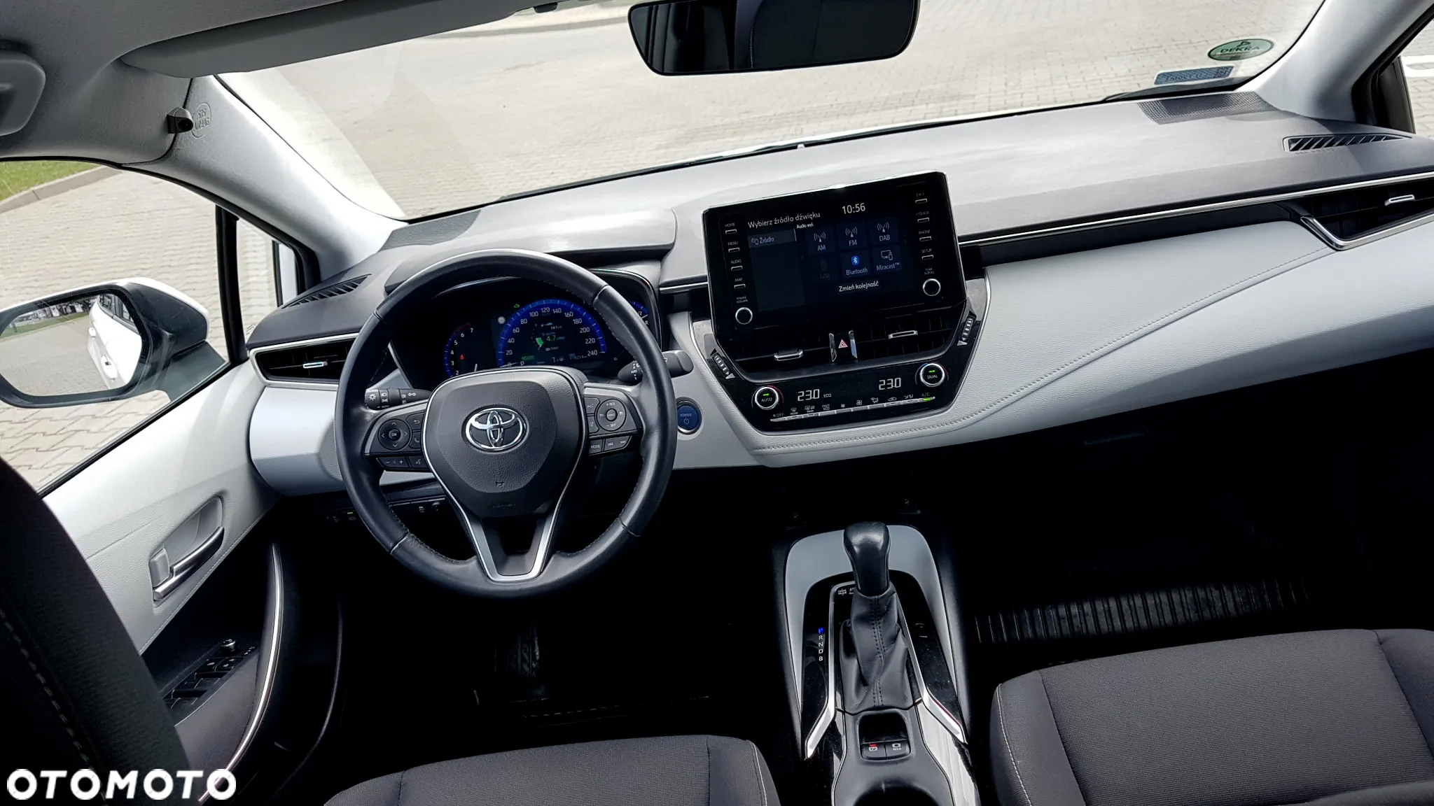 Toyota Corolla 1.8 Hybrid Style - 17