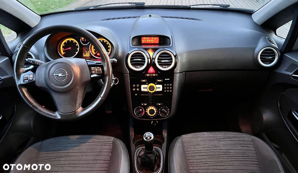 Opel Corsa 1.2 16V Cosmo - 6