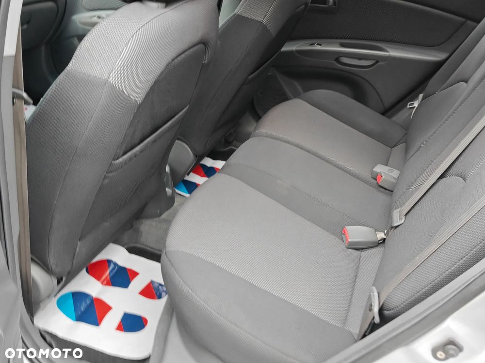 Kia Rio 1.4 Optimum + - 18