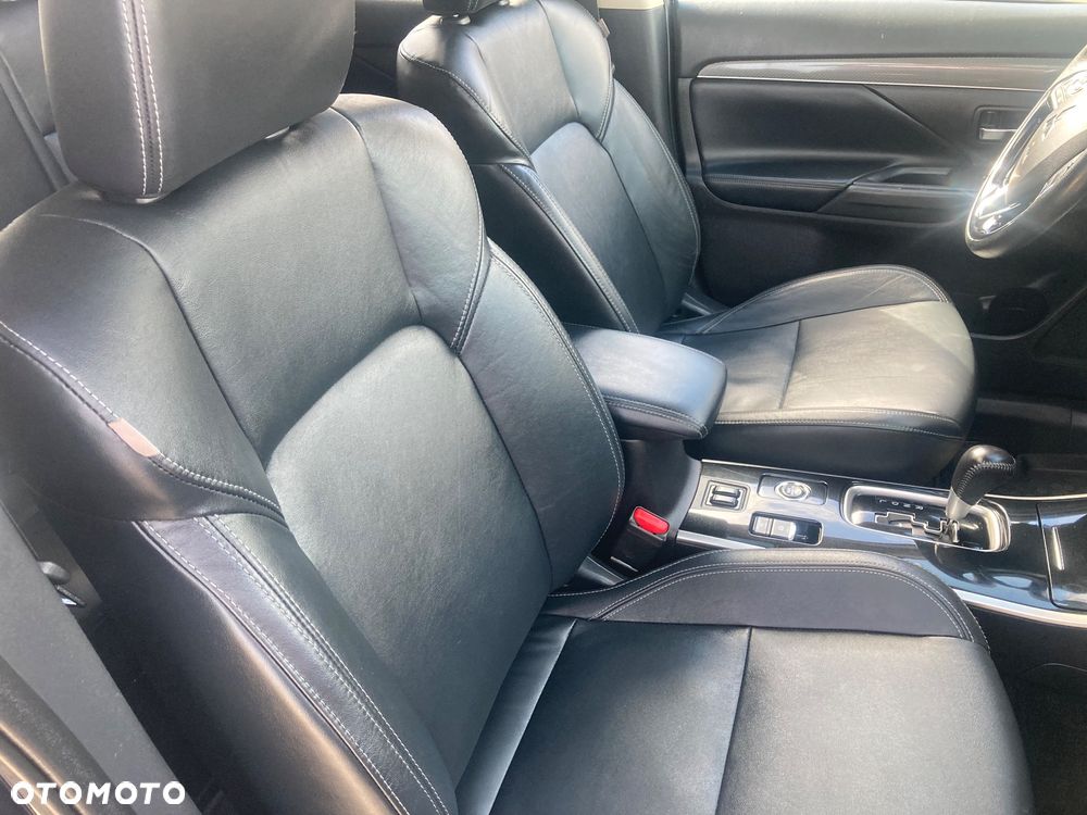 Mitsubishi Outlander - 16