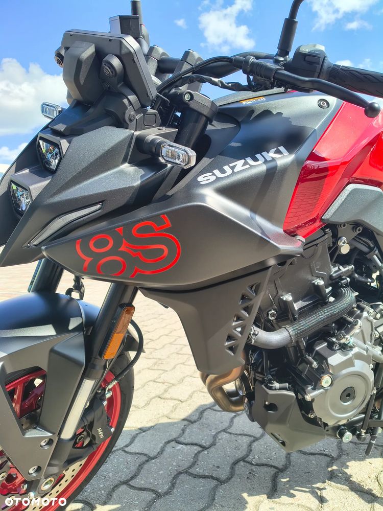 Suzuki GSX - 8
