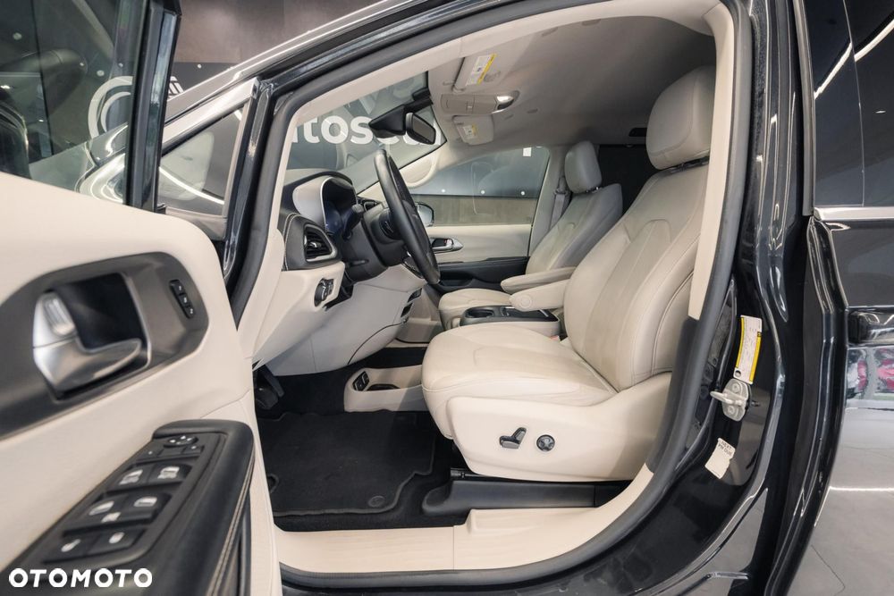 Chrysler Pacifica - 13