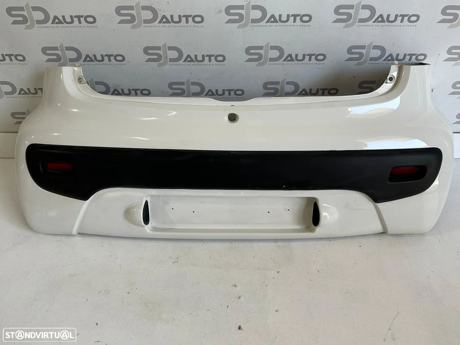 Parachoques Trás - Peugeot 107 / Citroen C1 / Toyota Aygo (2008) - 1