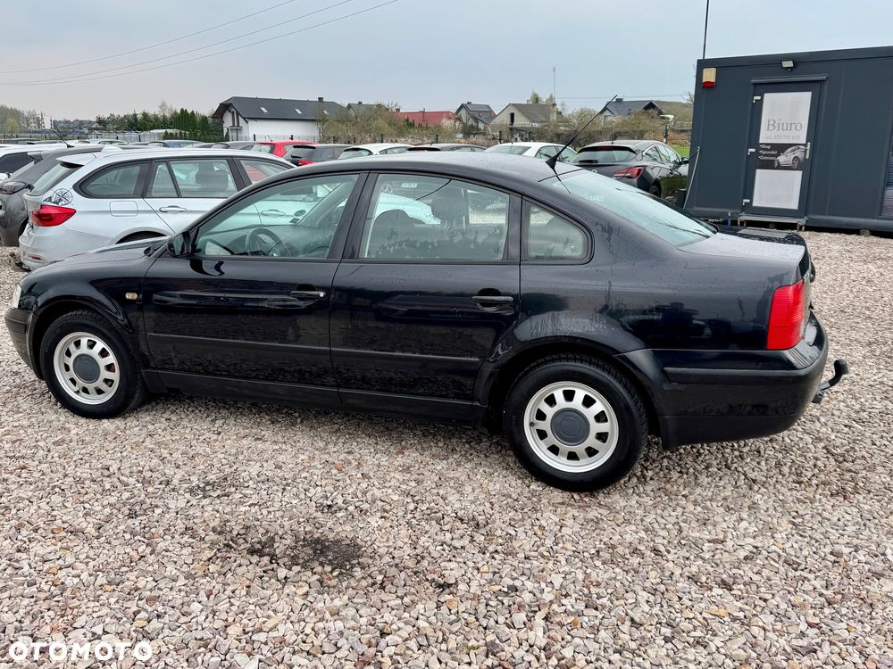 Volkswagen Passat 1.6 - 12