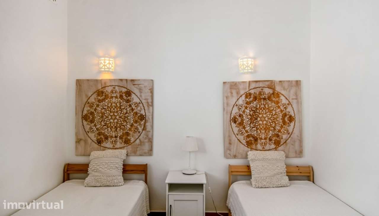 Tradicional Moradia V2 renovada para venda em Budens, Algarve - Grande imagem: 4/25