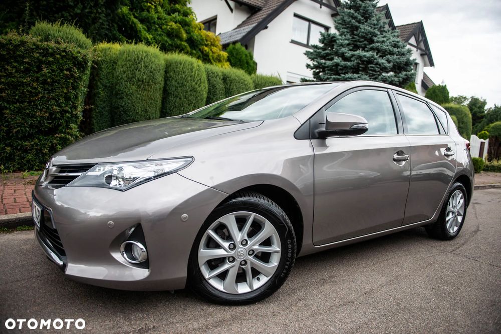 Toyota Auris 1.6 Valvematic Edition - 1