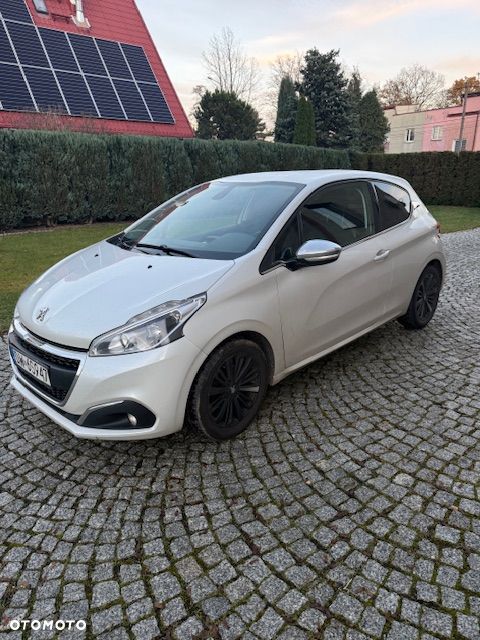 Peugeot 208 - 1