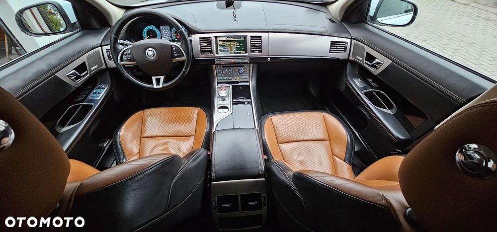 Jaguar XF 2.7 V6 D Premium Luxury - 11