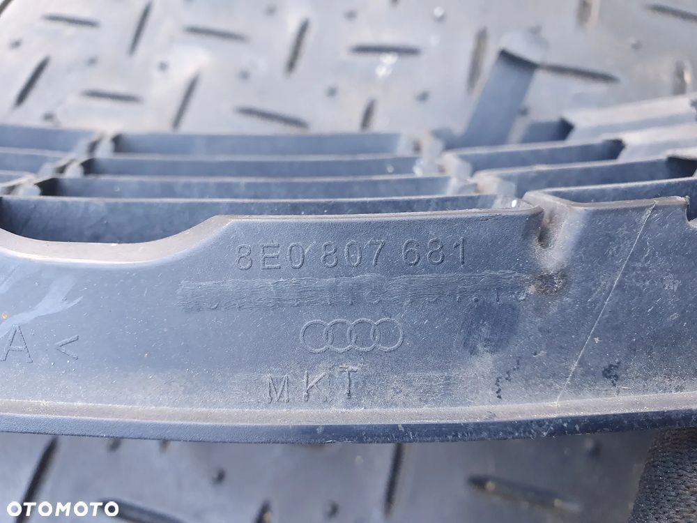 AUDI A4 B6 KRATKA ZDERZAKA LEWY PRAWY PRZÓD 8E0807681 8E0807682A - 4