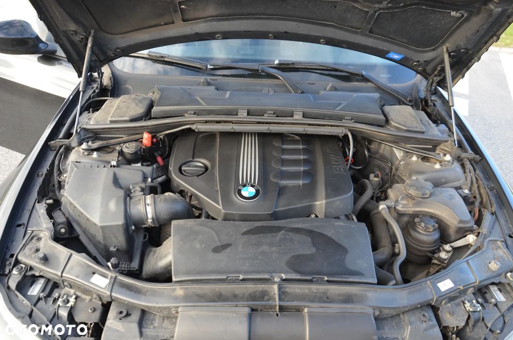 BMW Seria 3 318d Touring - 14