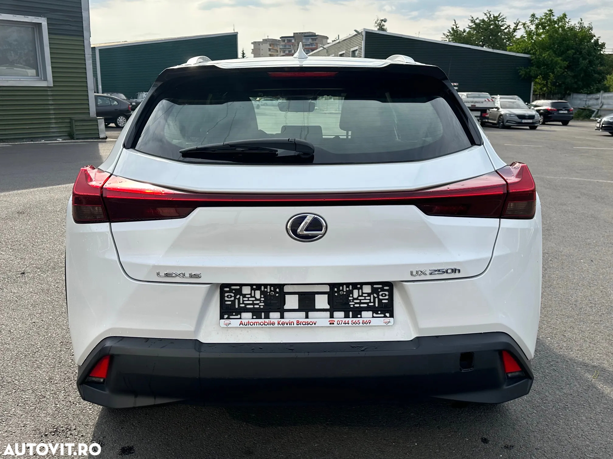 Lexus UX 250h Business Edition - 13