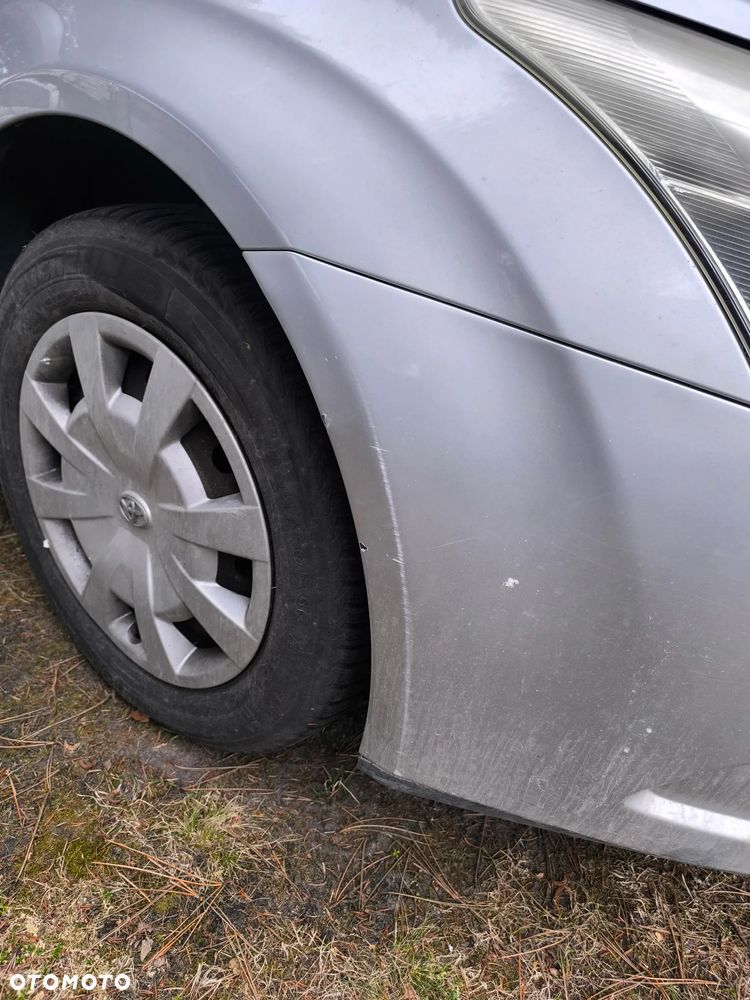 Toyota Avensis 1.6 Sol - 11