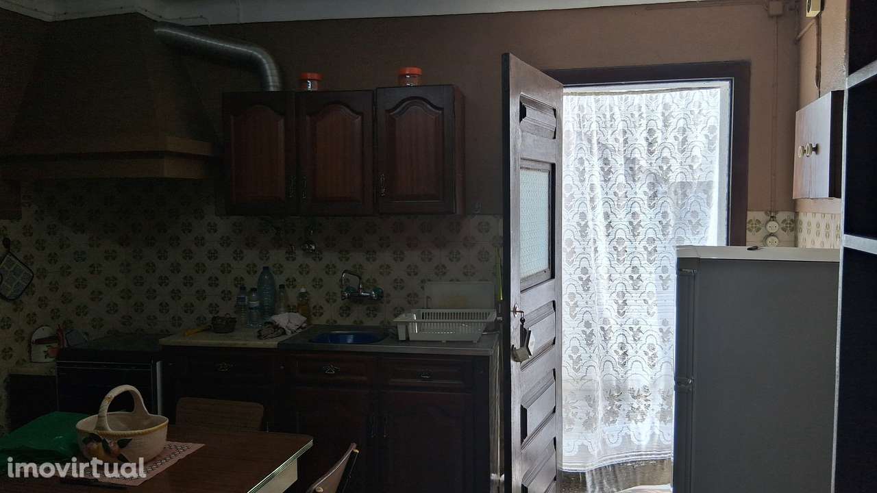 Moradia com Quintal, Garagem e Anexos no Coração de Coruche – Santarém - Grande imagem: 5/24