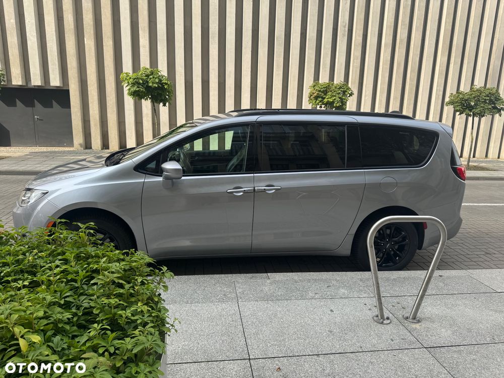 Chrysler Pacifica - 2