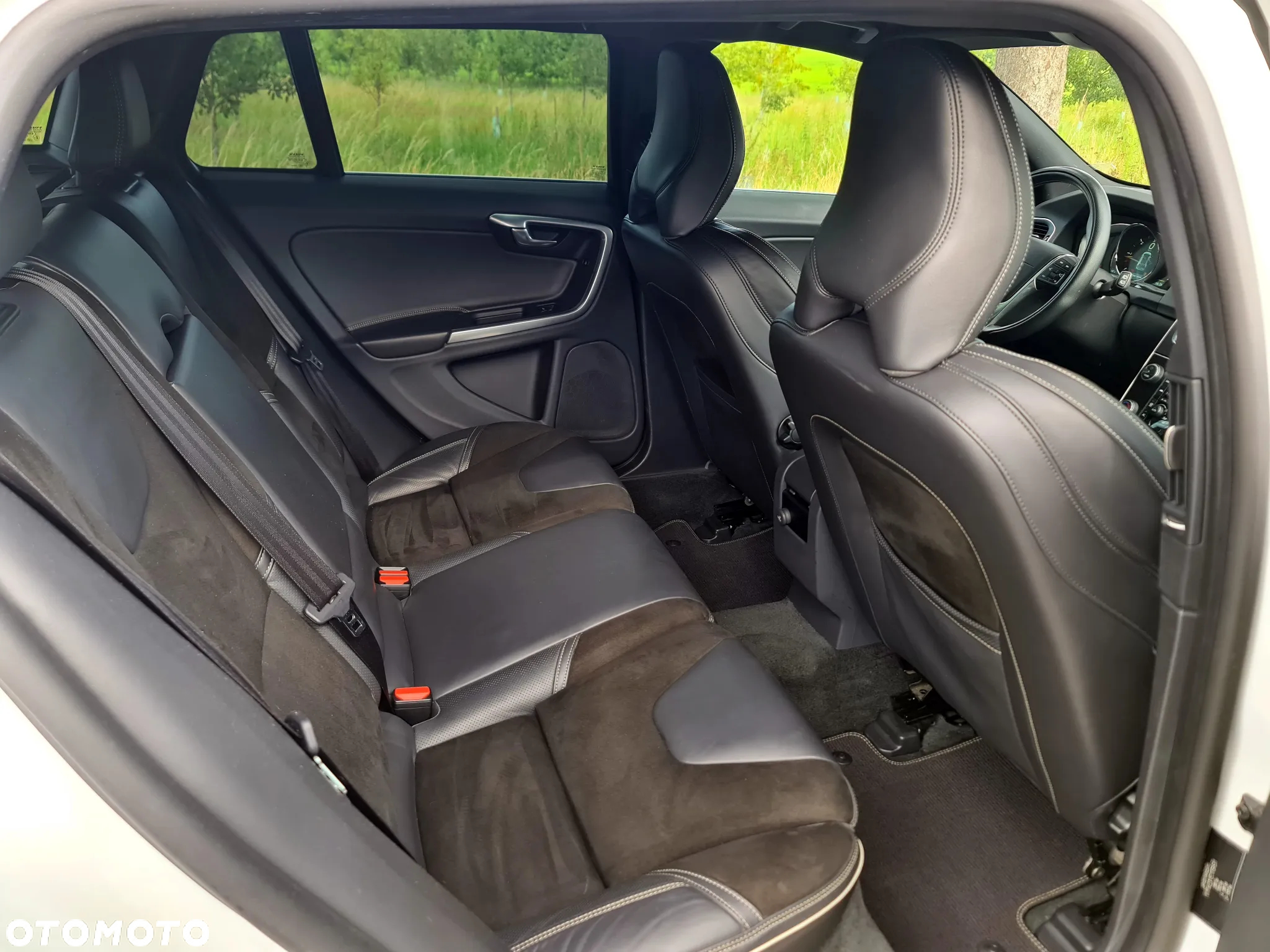 Volvo V60 D3 R-Design - 10