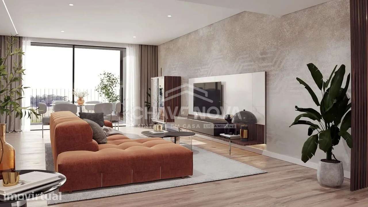 Apartamento T2+1 c/ Varanda e Garagem | Último Piso - Grande imagem: 2/16