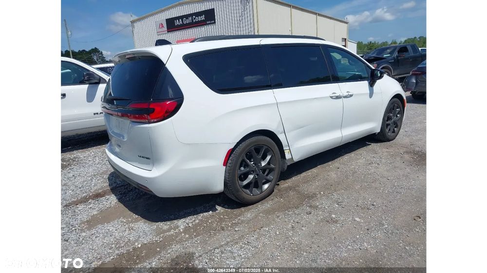 Chrysler Pacifica - 7