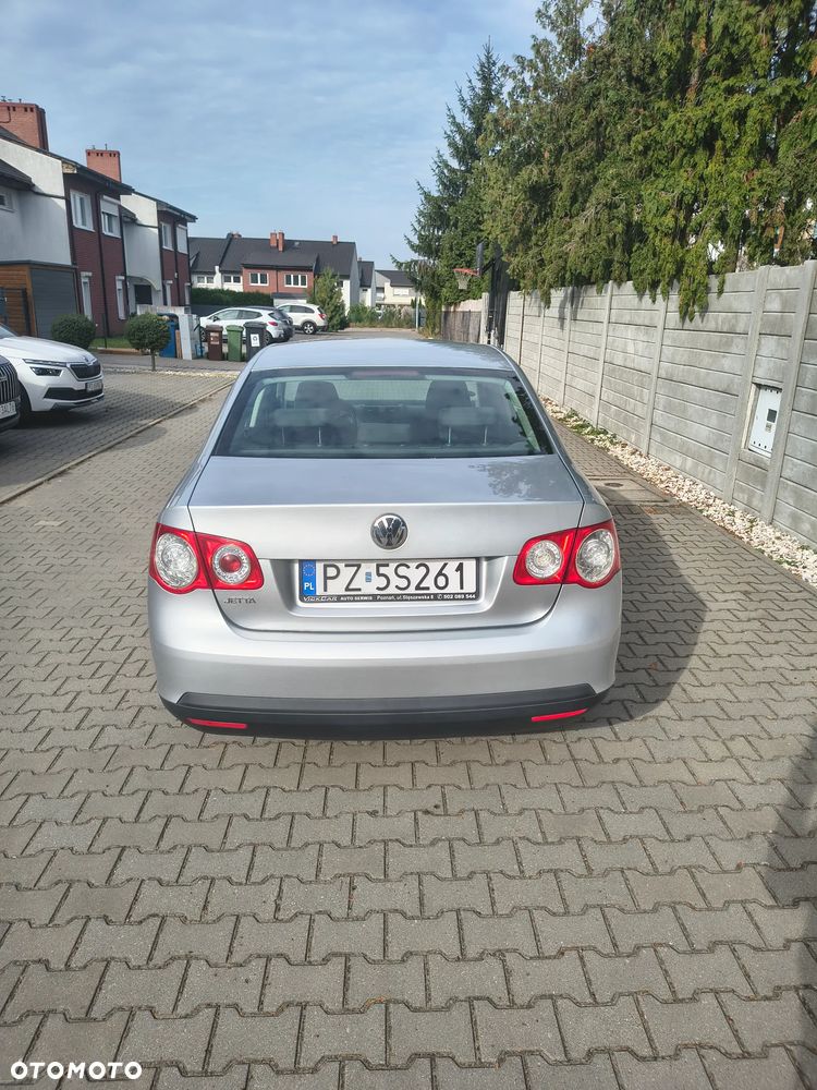 Volkswagen Jetta - 4