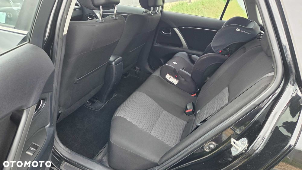 Toyota Avensis - 7