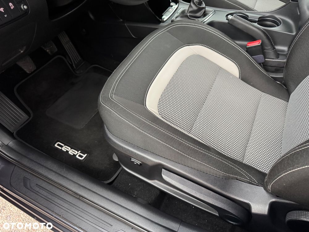 Kia Ceed 1.6 GDI Dream-Team Edition - 23