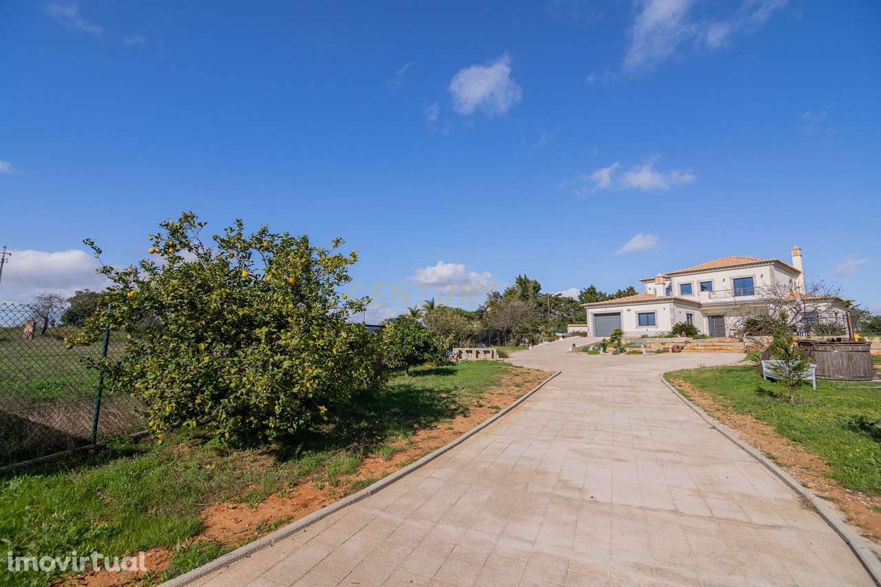 NAO PERCA ESTA GRANDE OPORTUNIDADE! FABULOSA MORADIA DE LUXO INDEPENDE - Grande imagem: 3/51