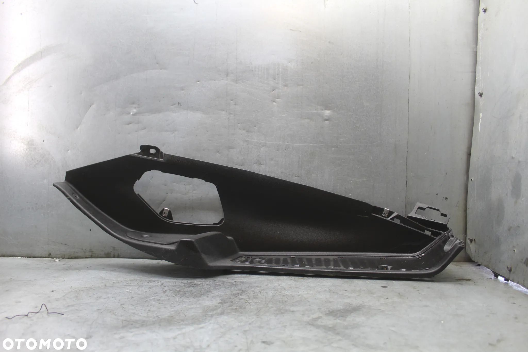 Piaggio MP3 125 250 400 podłoga podest prawa wypełnienie - 1